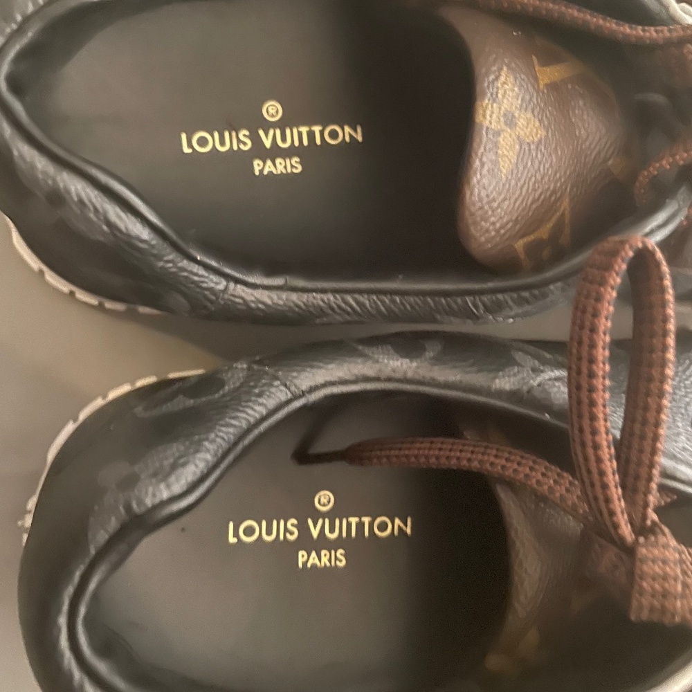 Selling Louis Vuitton Run Away’s Only Wore Once (Size 6 1/2) Authentic Designer